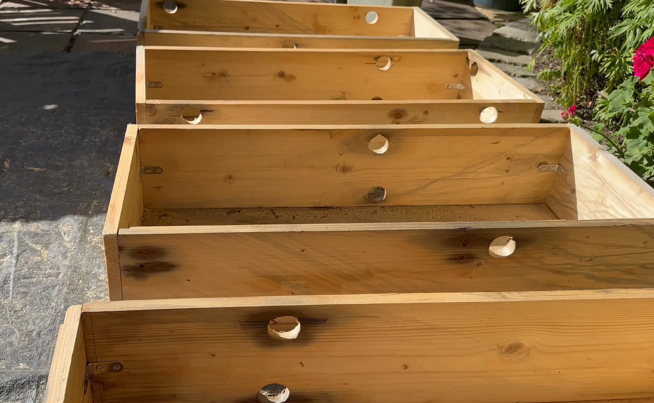 Upcycling Wood: From Trashed Timber into Wooden Plants Basins — gallery image