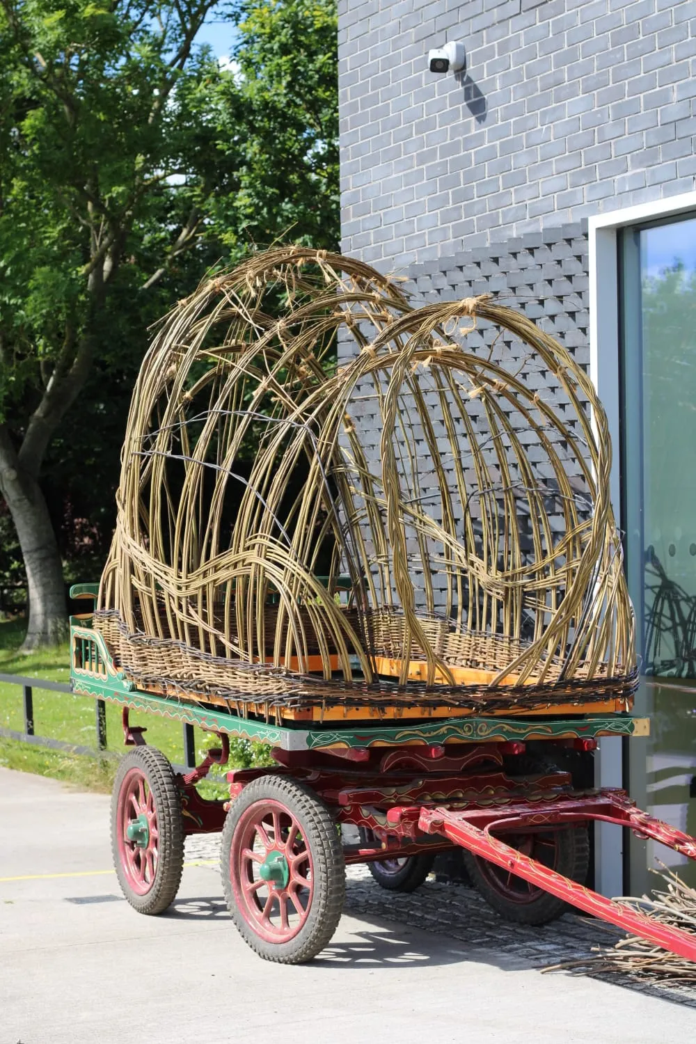 Garden Shed as a Basket: Making a Willow Shed - Phase 02